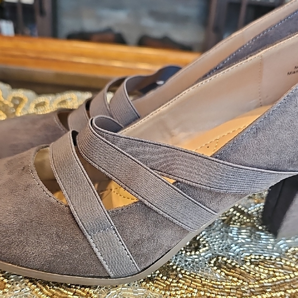Journee Collection Suede Gray Heels - Picture 7 of 9